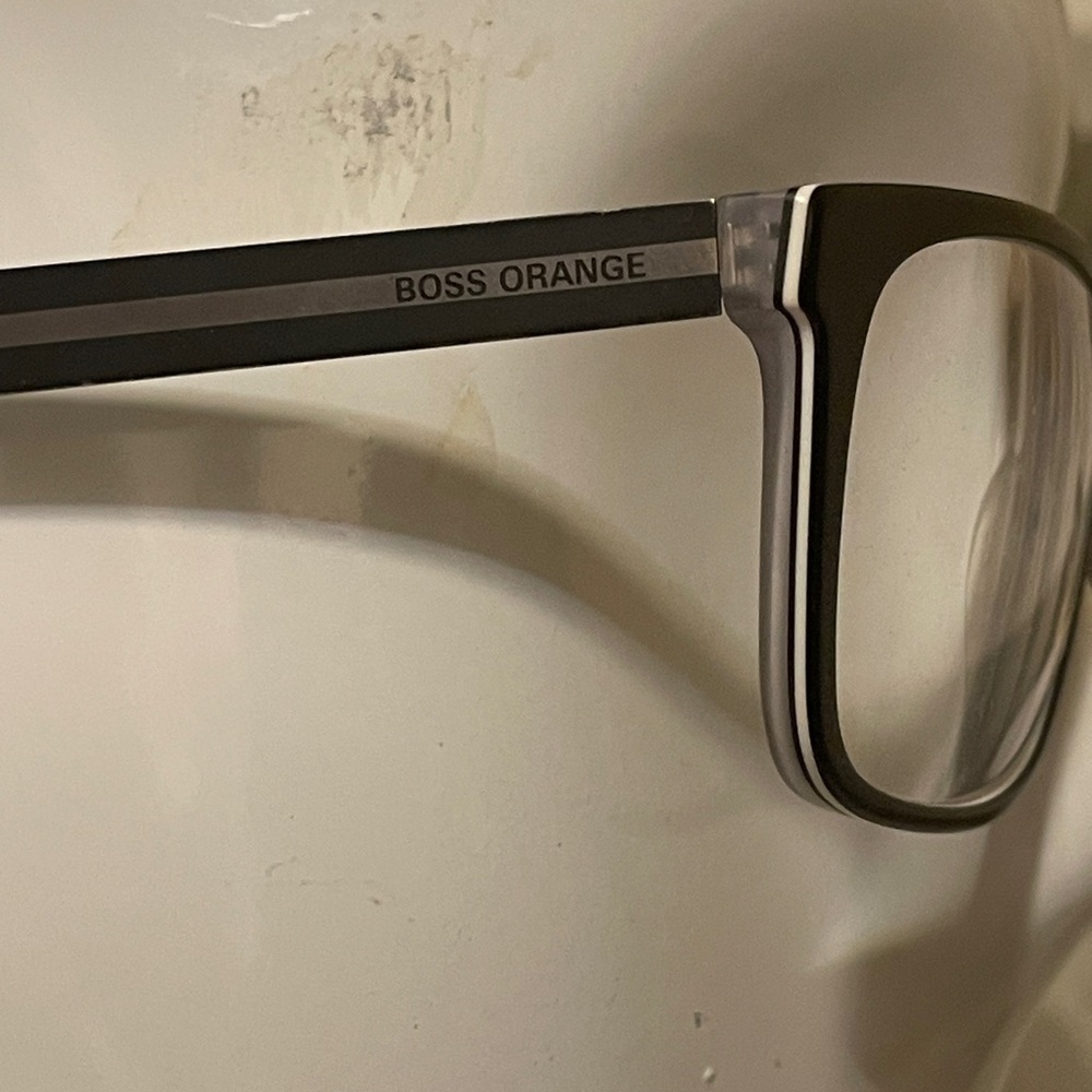 Boss orange eyeglass gray and silver flexible frames.no damage. Good conditions - Picture 7 of 13